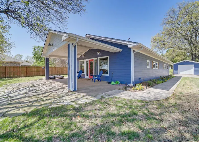 Lakefront Eufaula Cabin W/ Fire Pit & Private Dock